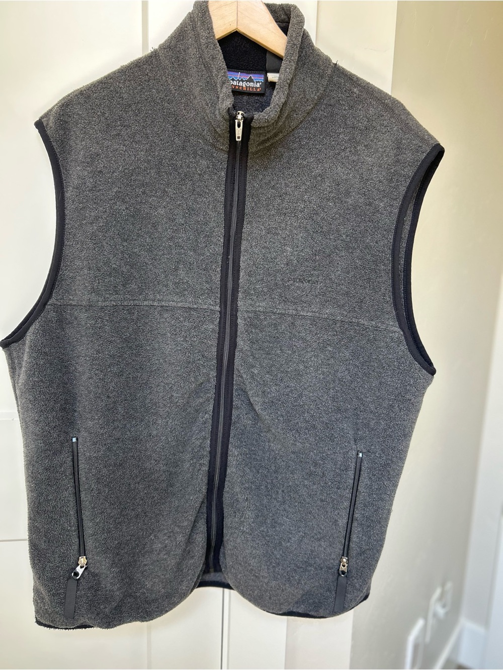 Patagonia Men's Charcoal Gray Full-Zip Fleece Vest